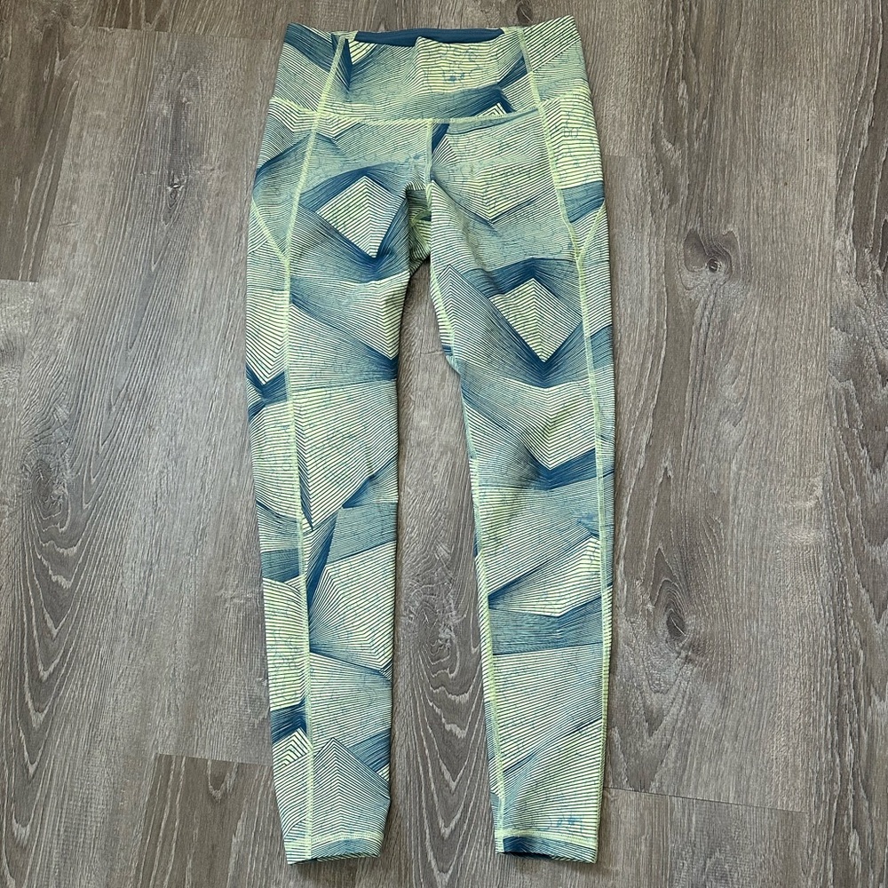 Like New Under Armour Leggings Size Medium